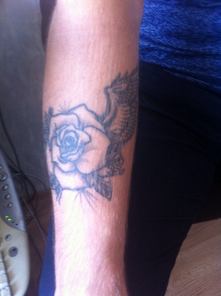 Татуировка на руке "Роза"