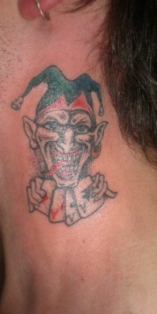 Джокер - татуировка на шее