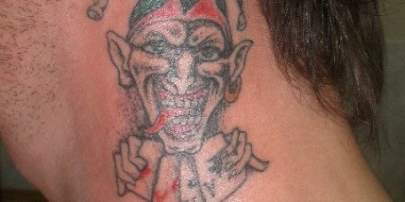 Джокер - татуировка на шее