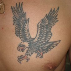 Классическая мужская татуировка - орел