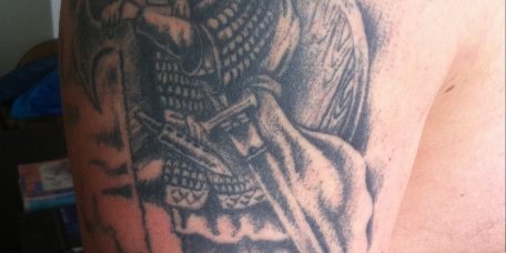 Древнерусский воин на плече