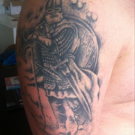 Древнерусский воин на плече