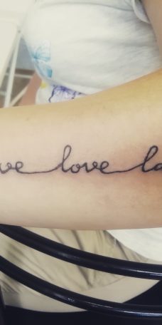 Татуировка на женской руке