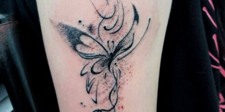 Татуировка бабочка на руке