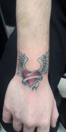 Татуировка сердце с крыльями