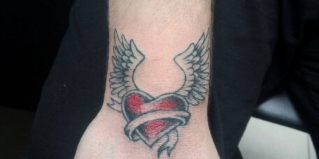 Татуировка сердце с крыльями