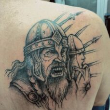 Татуировка Викинг на лопатке