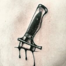 Татуировка "Нож вонзённый в сердце"
